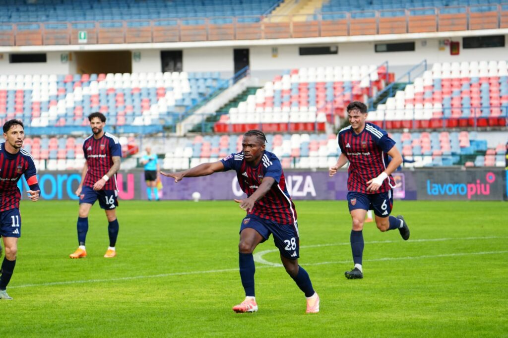 Kouan festeggia gol 1-1