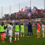 Cosenza festeggia vittoria con i tifosi