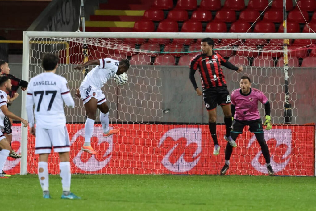 Kouan colpo di testa