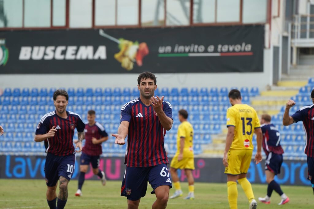 Cosenza-Scafatese esultanza Clemente gol 1-0