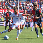 Cosenza 09/09/2022: Di Cesare e Larrivey durante la partita del campionato Serie B 2022-2023 5' Giornata Cosenza Vs Bari allo Stadio San Vito-Gigi Marulla di Cosenza