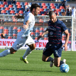 Foto Andrea Rosito 13 Aprile 2024 Cosenza, Italia - sport, calcio - Cosenza vs Palermo - Campionato di calcio Serie BKT 2023/2024 - Stadio-San Vito-Gigi Marulla - Nella foto: Gennaro Tutino e Federico Di Francesco