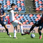 Serie B 2024-2025
Cosenza-Bari (Stadio Marulla)
1 Maggio 025
Nella foto: Kourfalidis e Mazzocchi contro Mantovani