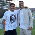 “Sventola fiera la nostra bandiera – Dieci anni senza Gigi Marulla”
19 Luglio 2025
Nella foto: Andrea Musacco e Kevin Marulla